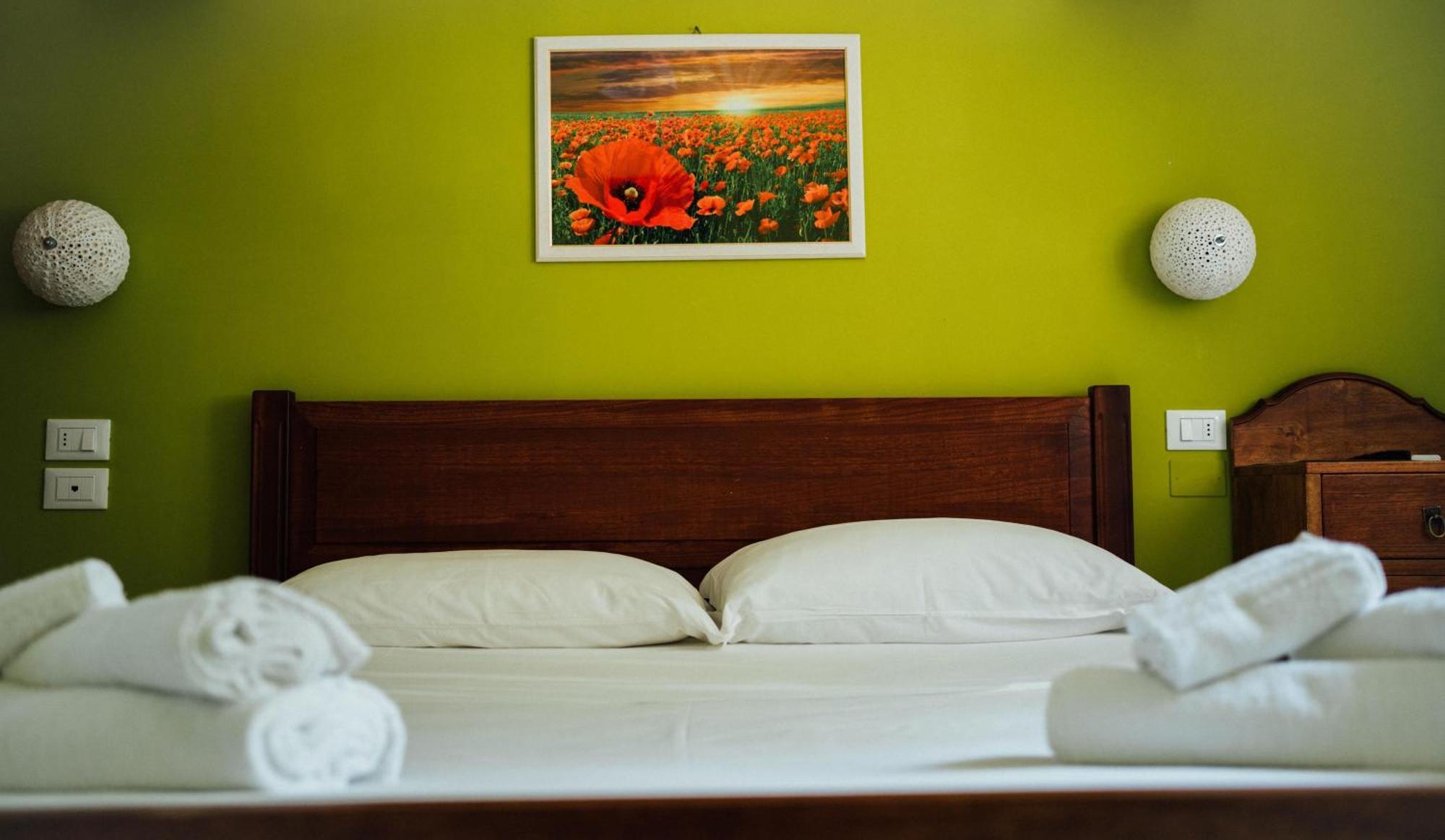 Casa Mita Bed & Breakfast Pulsano Eksteriør bilde